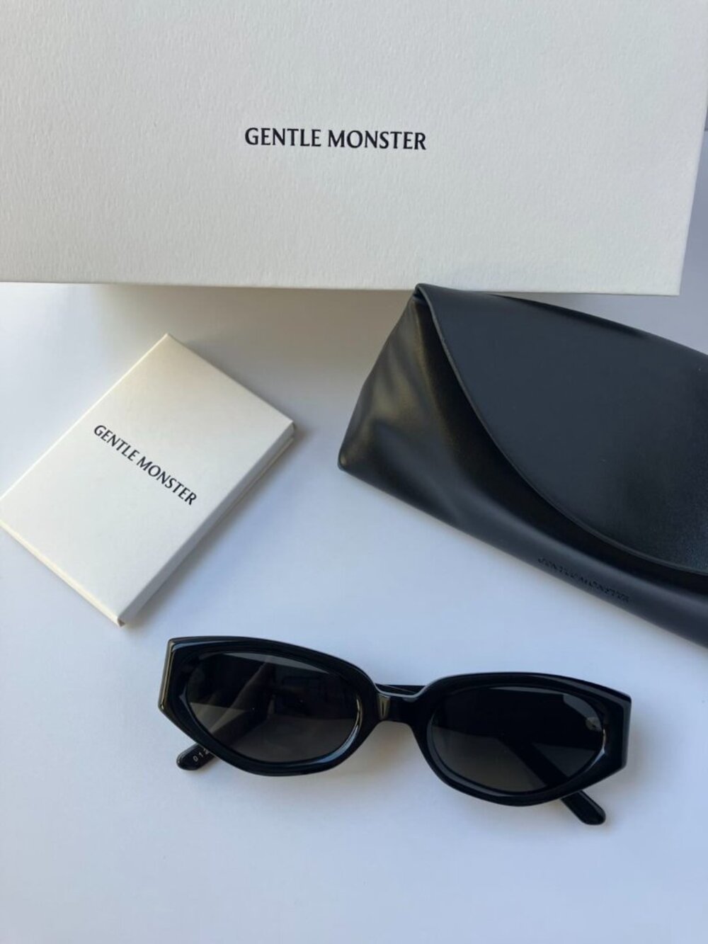Gentle Monster Retro Black Cat Eye Sunglasses Metal Logo Detail